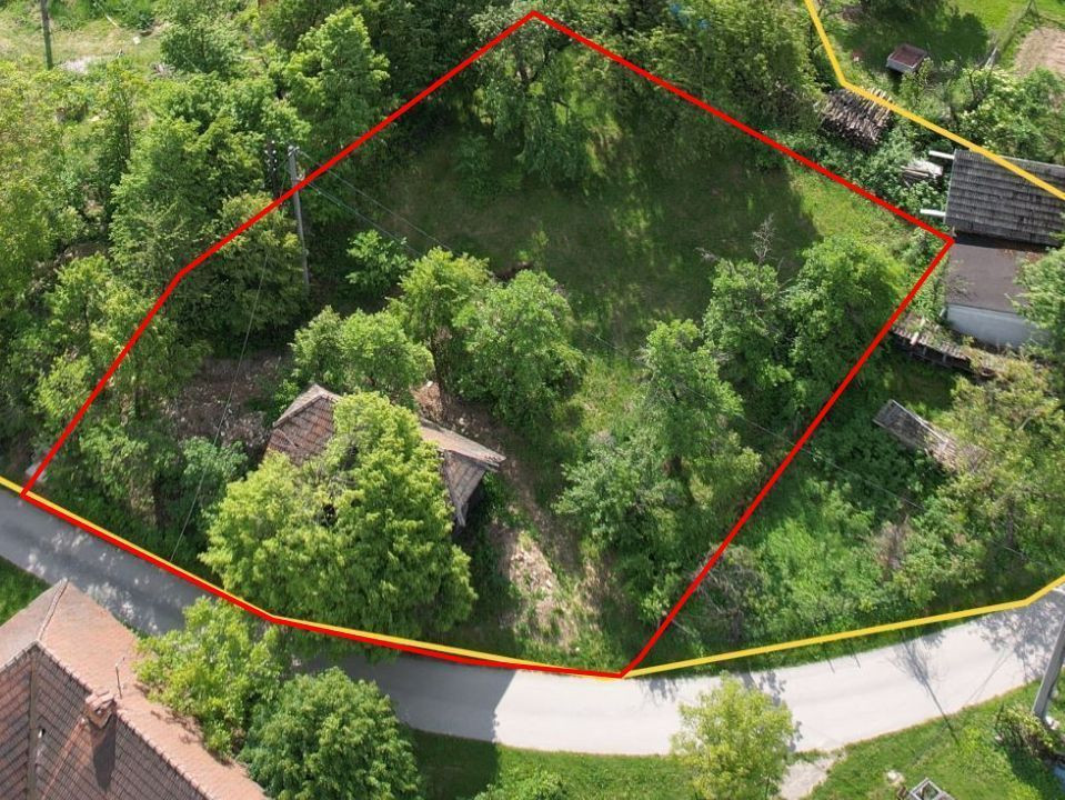 Na predaj oplotený pozemok 790 m² v intraviláne obce Rudník pri Myjave – voda a elektrina na pozemku