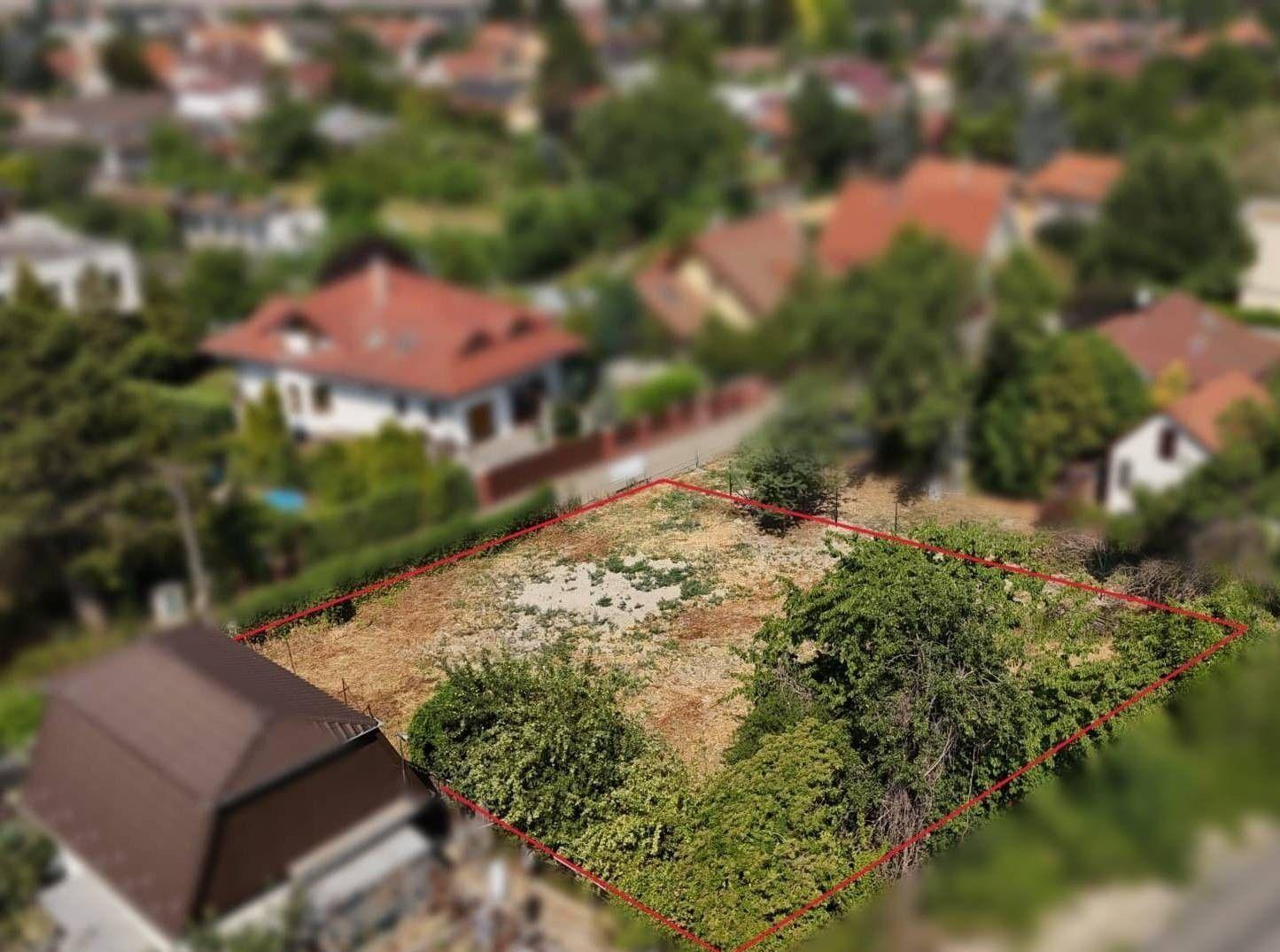 6,2 ÁR. STAVEBNÝ POZEMOK SO STAVEBNÝM POVOLENÍM, OSTRUŽINOVÁ UL.
