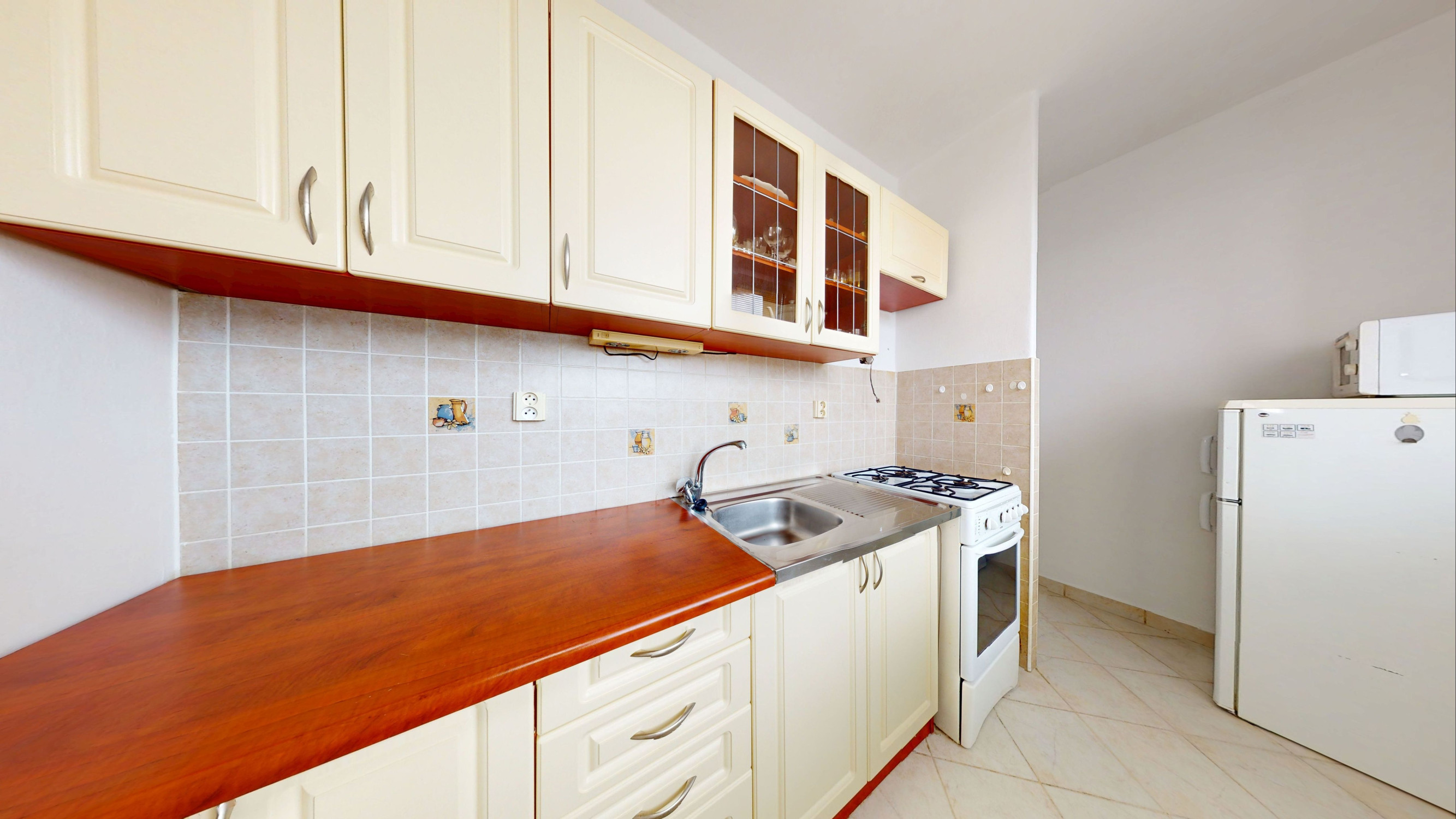 Priestranný 1-izbový byt 37,5 m² vrátane pivnice, Baltská – výhľad do zelene, pokojná lokalita