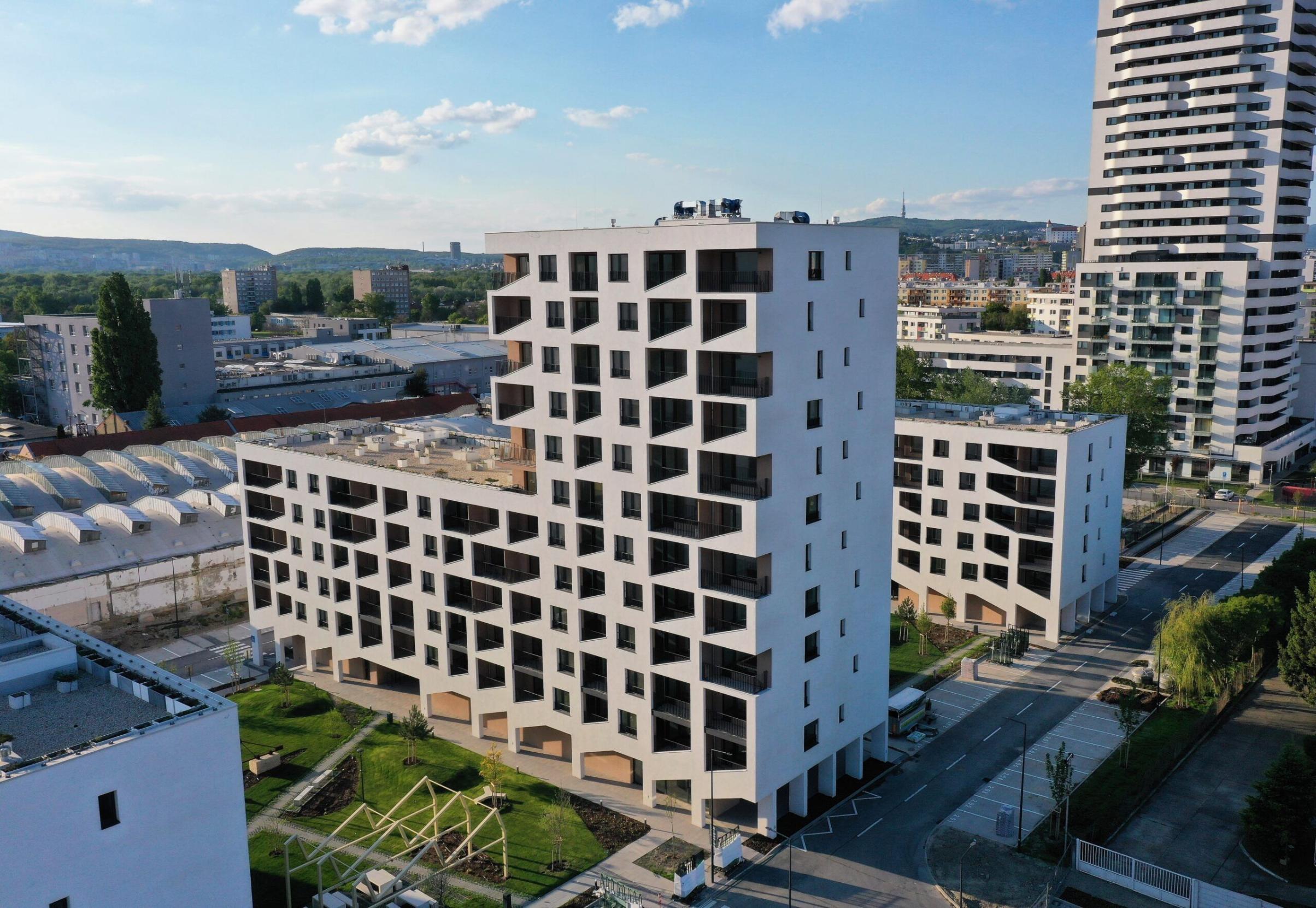 2 izb. byt v novostavbe na začiatku Petržalky, zariadený
