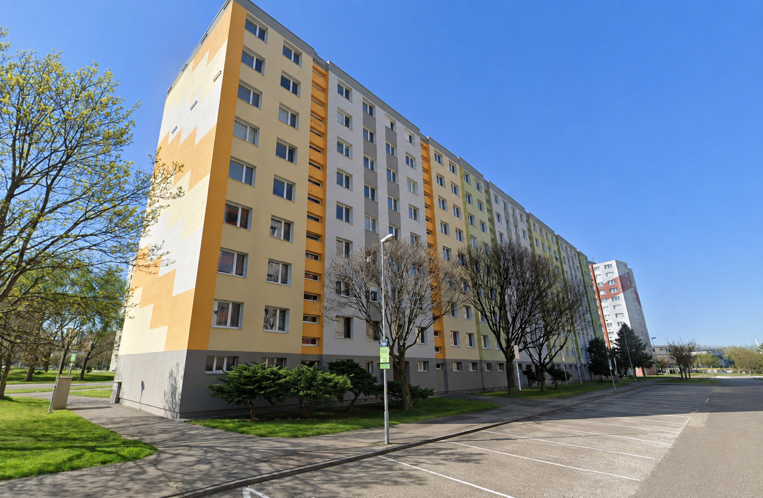 Práve pripravujeme 4izb. byt s loggiou v osem podlažnom dome, ul. Kapicova