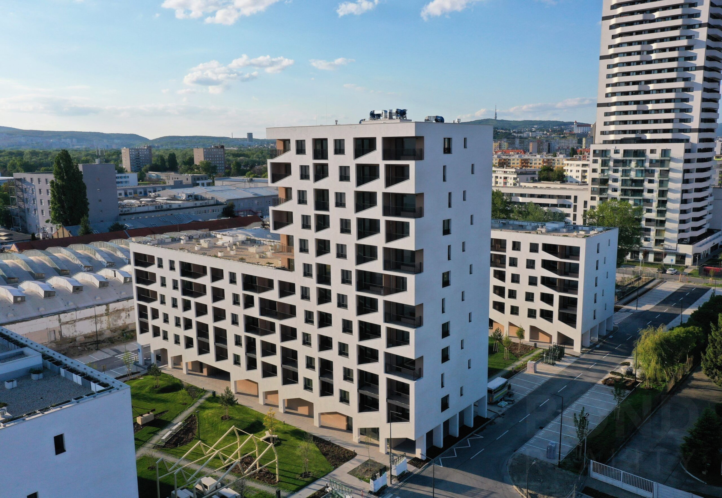 2 izb. byt novostavba na začiatku Petržalky, zariadený