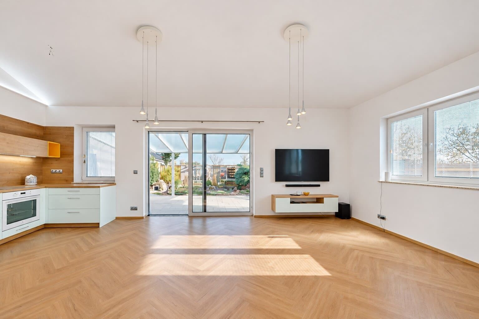 NA PREDAJ MODERNÝ 4-IZBOVÝ BUNGALOV s modernými technológiami – ČASTÁ