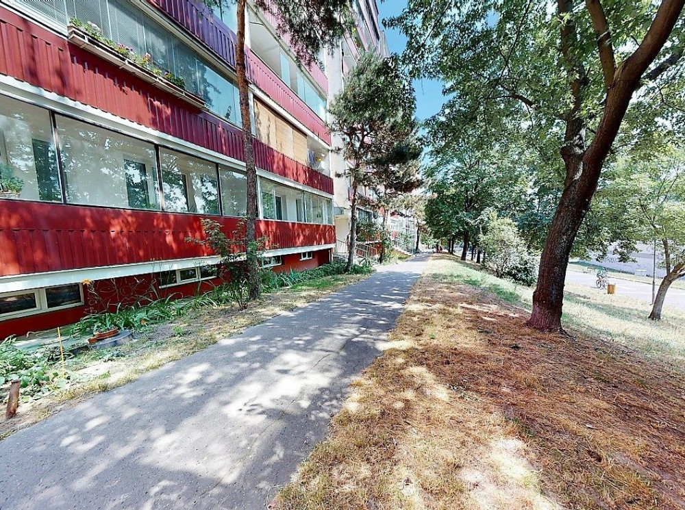 Výborný 3 izbový byt s lodžiou na Landauovej ul. v Dúbravke