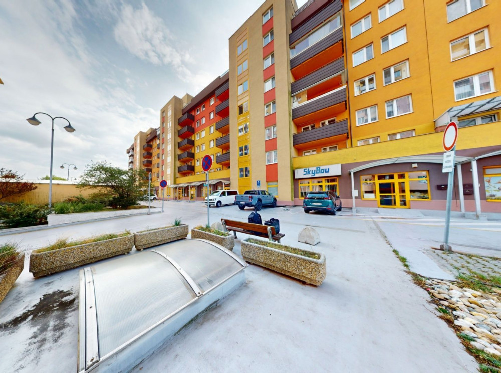 INVESTIČNÁ PRÍLEŽITOSŤ !  Praktický 2 izbový byt s balkónom v tichej časti Petržalky v Pegase, ul. Vyšehradská