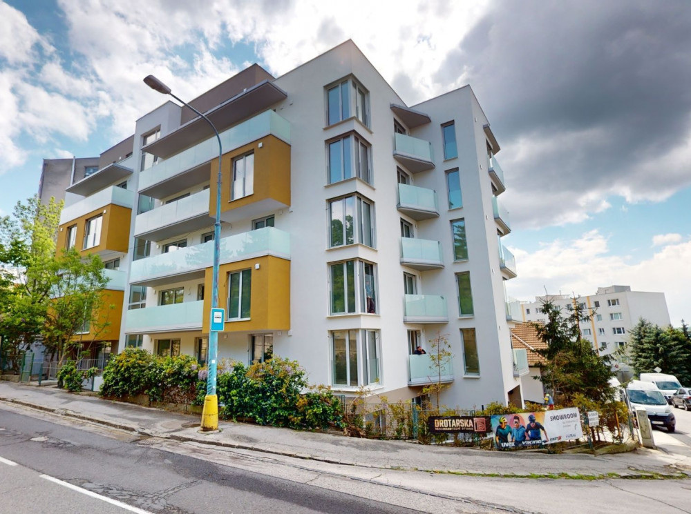 NOVOSTAVBA - Úplne nový 2 izbový byt s balkónom a parkovacím státím v Starom Meste,  Drotárska cesta.