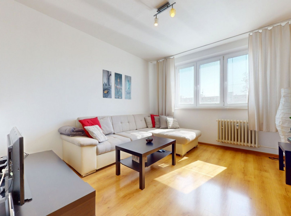 Priestranný 2 izbový byt s balkónom na Rumančekovej ulici, Bratislava II.