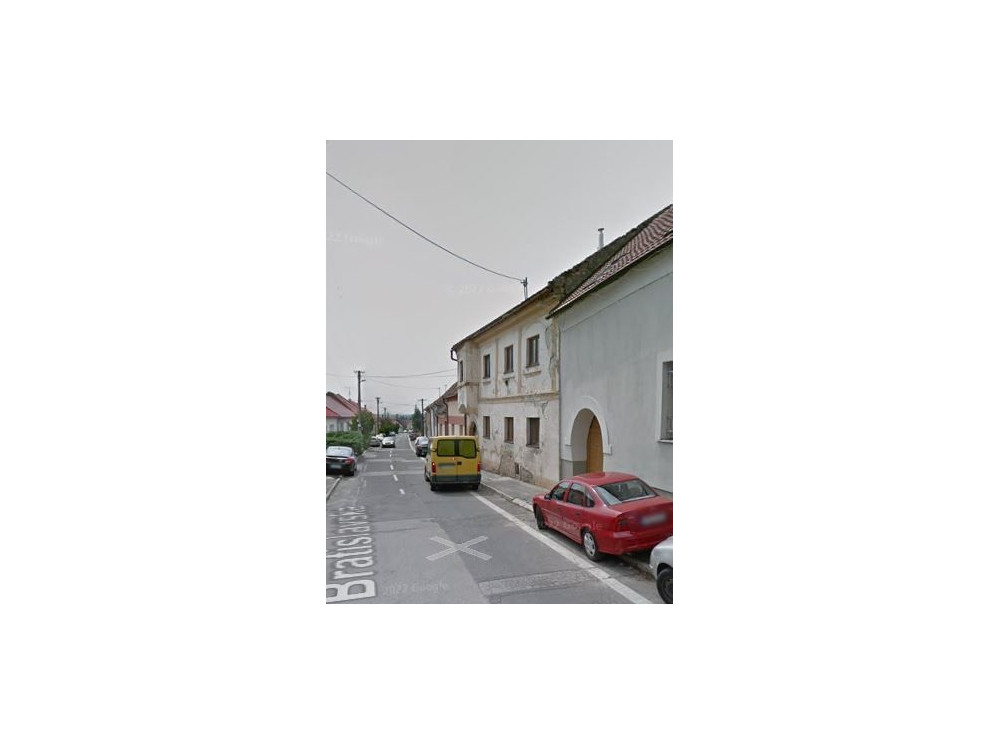 Priestranný byt v historickej budove v obci Svätý Jur