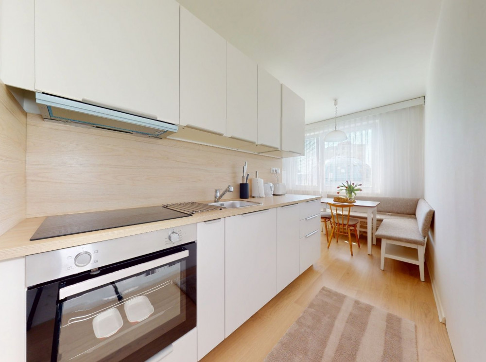 Na prenájom priestranný 2-izbový byt s balkónom v TOP lokalite Ružinova – ul. Nezábudková
