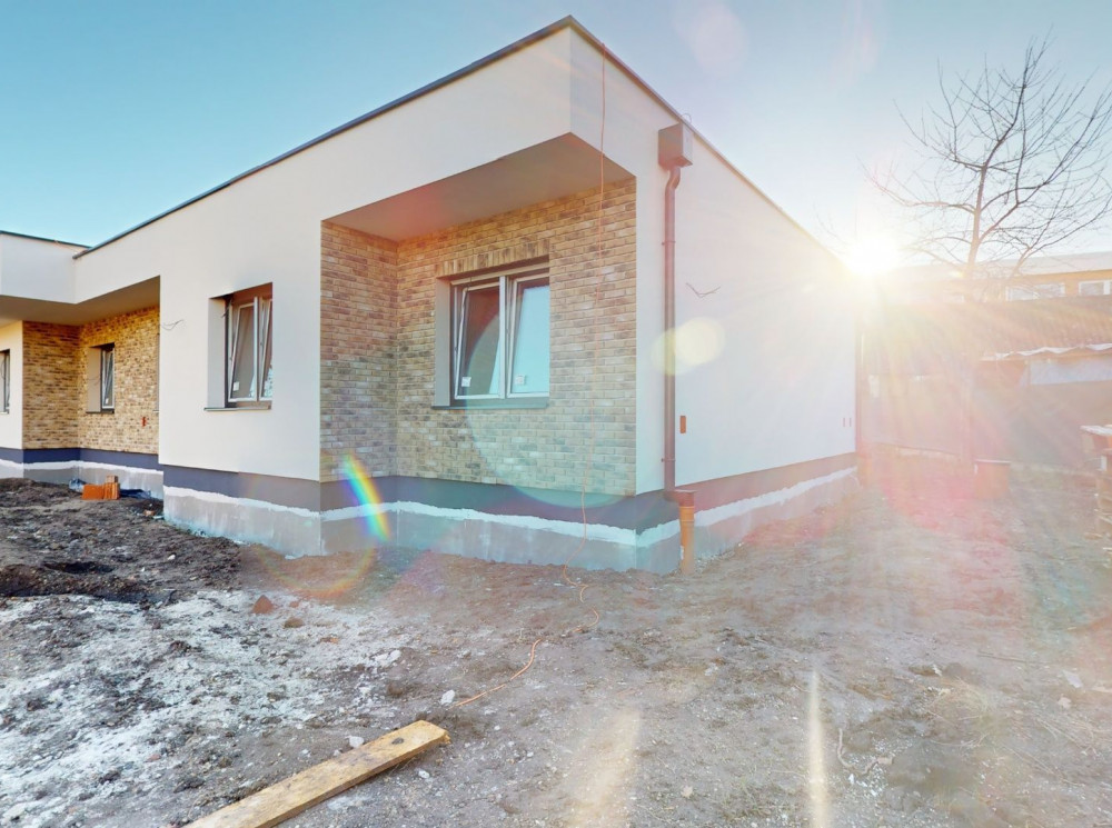 Priestranné 4 izbové rodinné domy v centre obce Miloslavov, záhrad na kľúč, oplotene, tepelné čerpadlo