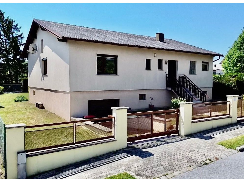 Samostatne stojaci bungalov v tichej lokalite rakúskej obce Edelstal.