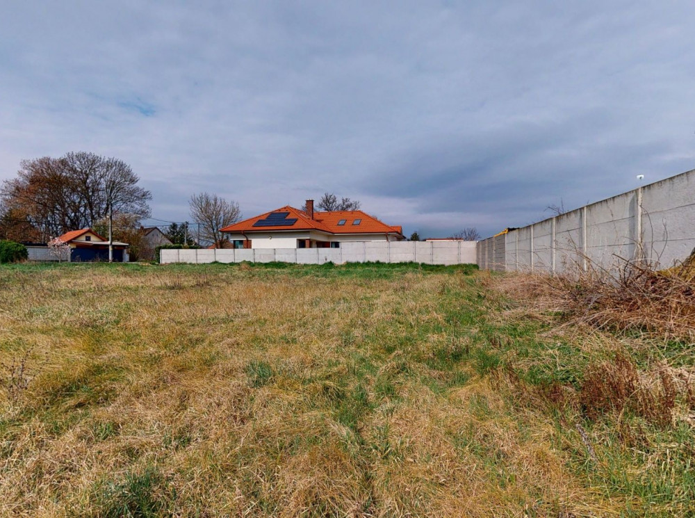 Stavebný pozemok v centre obce Blatná na Ostrove