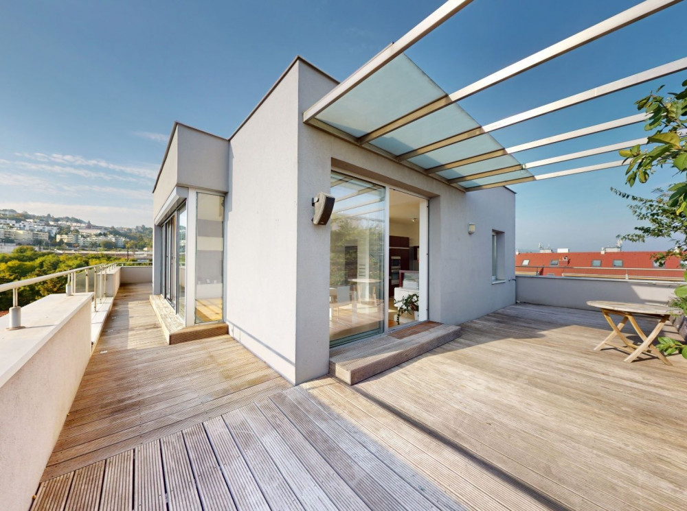 Veľký 3 izb. byt s terasou o výmere 70 m2 a kompletným zariadením