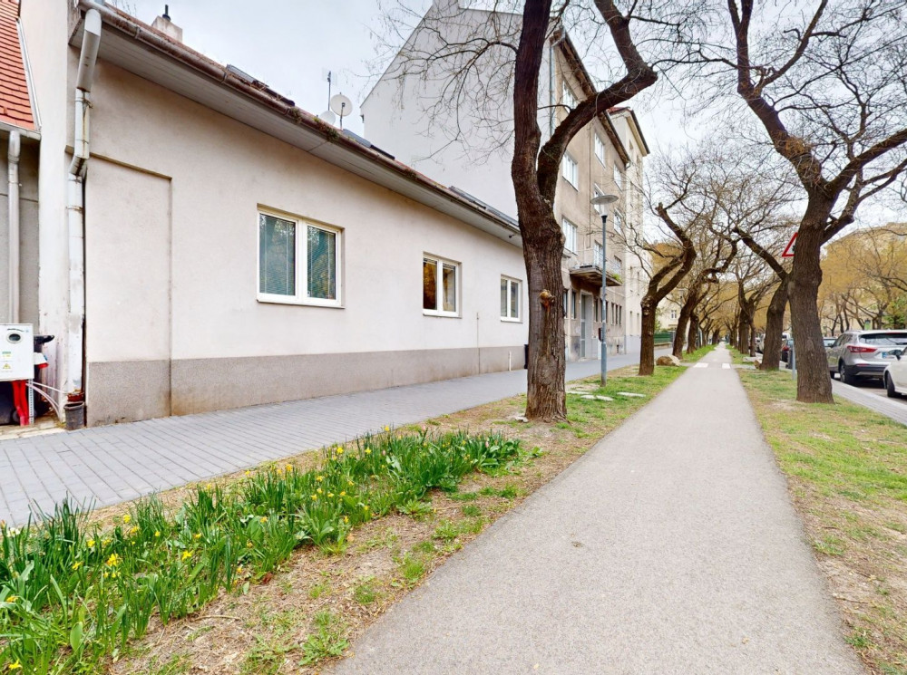 RODINNÝ DOM S POZEMKOM STARÉ MESTO, BLUMENTÁLSKA UL.