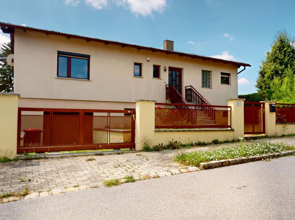 Samostatne stojaci bungalov v tichej lokalite rakúskej obce Edelstal.