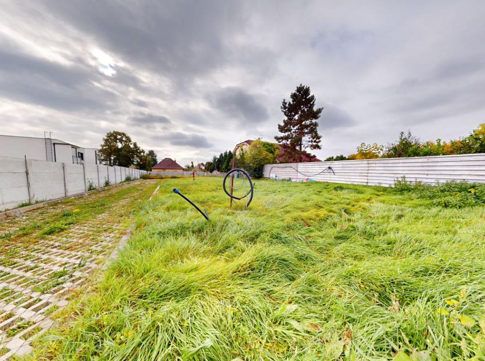 Stavebný pozemok v centre obce Ivanka pri Dunaji