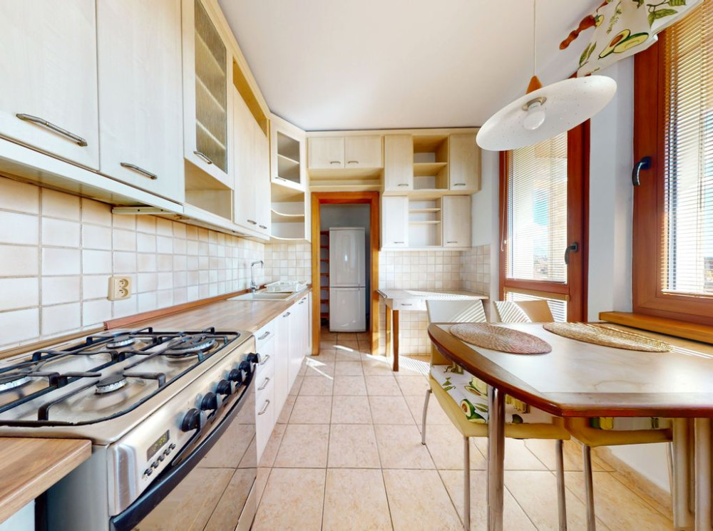 4 izbový by po čiastočnej rekonštrukcii vo vyhľadávanej časti Karlovej Vsi