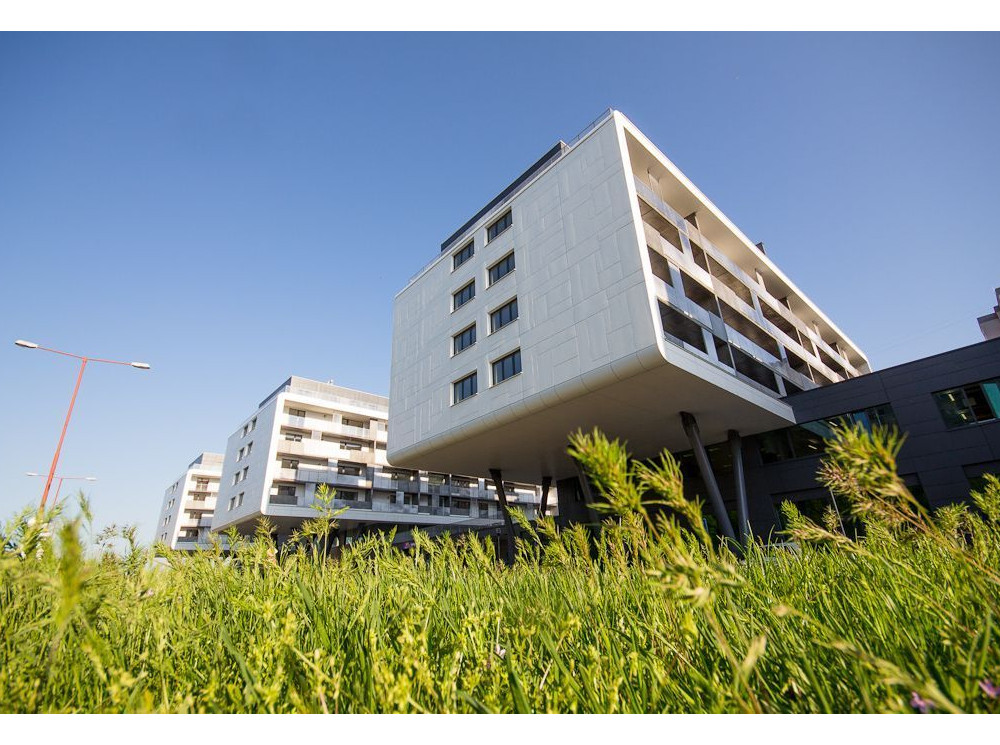 SLNEČNÝ 3-IZBOVÝ BYT S VEĽKOU LODŽIOU V NOVOSTAVBE SKYBOX