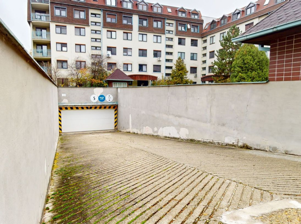 NA PREDAJ priestranná podzemná garáž na Mierovej ulici, Ružinov