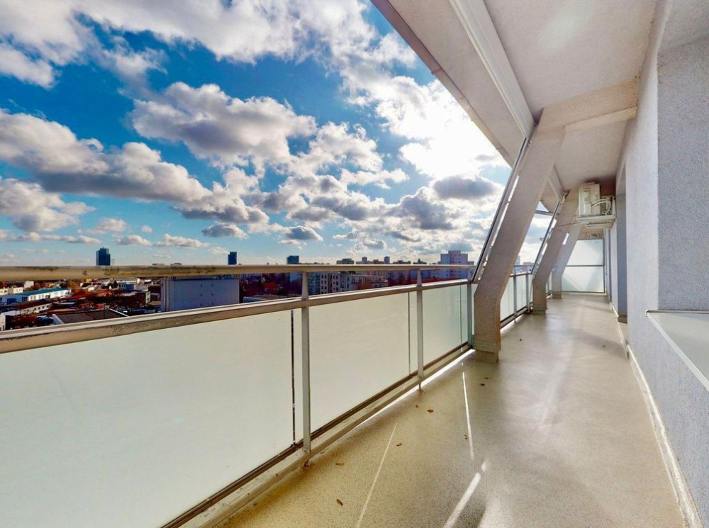 Výnimočná ponuka za top cenu! 2,5 izbový byt s 28 m² terasou a krásnym výhľadom na predaj na Račianskej ulici pri Mladej Garde