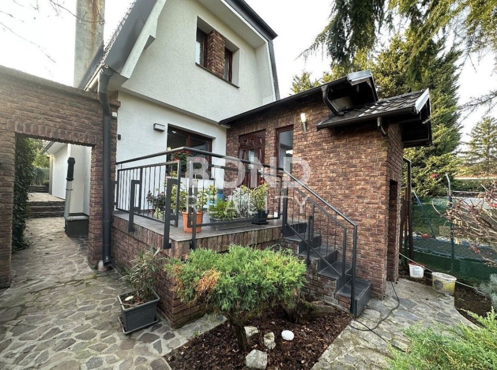 Na predaj – 3-izbový rodinný dom, Bratislava – Dúbravka