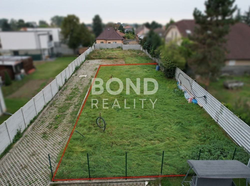 Stavebný pozemok v centre obce Ivanka pri Dunaji