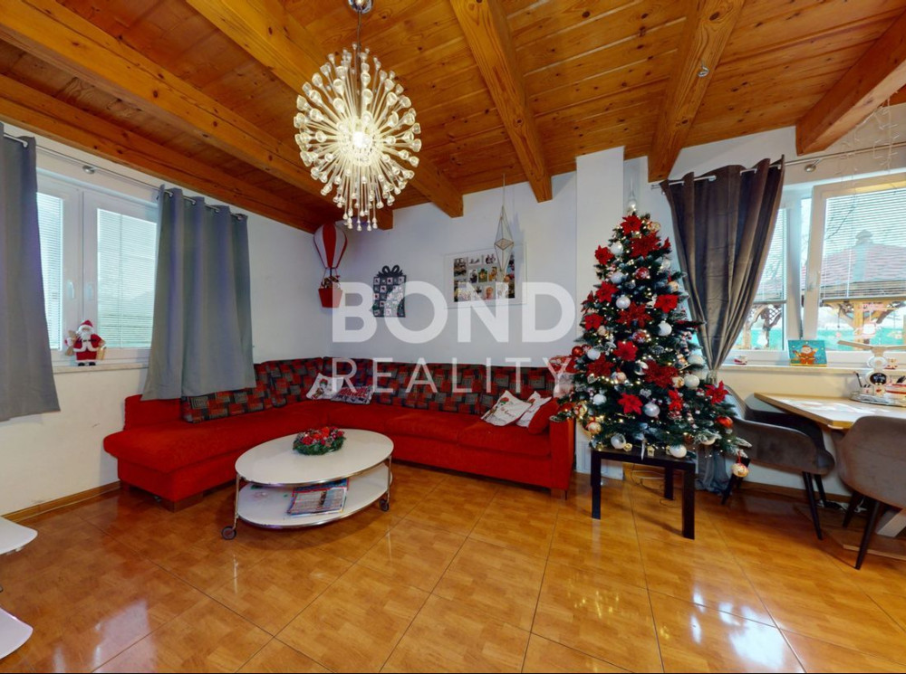 EXKLUZÍVNE | 3-izbový mezonet v centre Mostu pri Bratislave s parkovaním a záhradou