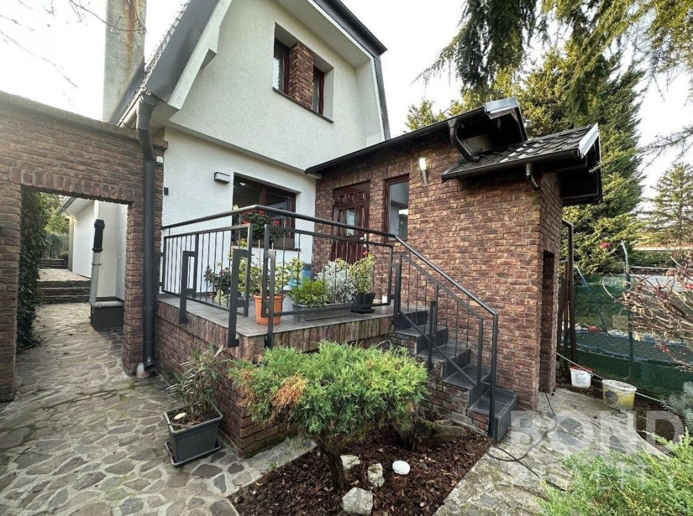 Na predaj – 3-izbový rodinný dom, Bratislava – Dúbravka