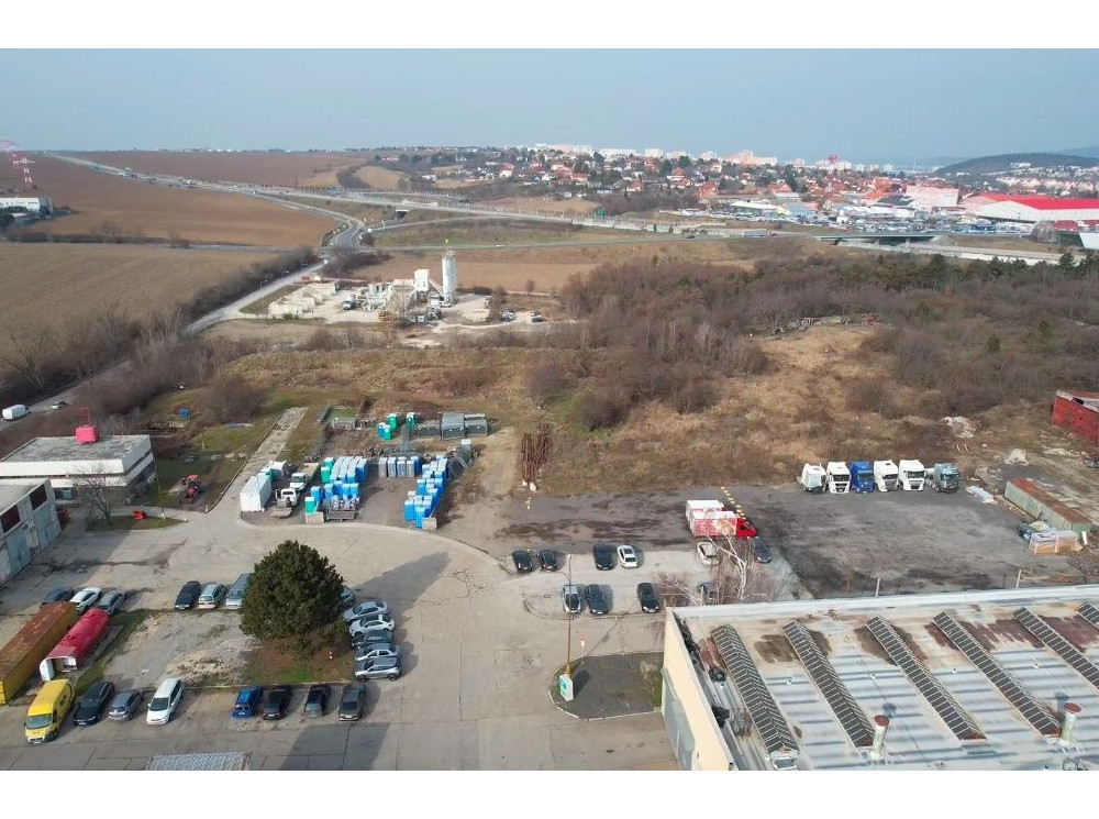 Na prenájom: Skladovo výrobné a logistické priestory rôznych veľkostí pri diaľnici v Nitre