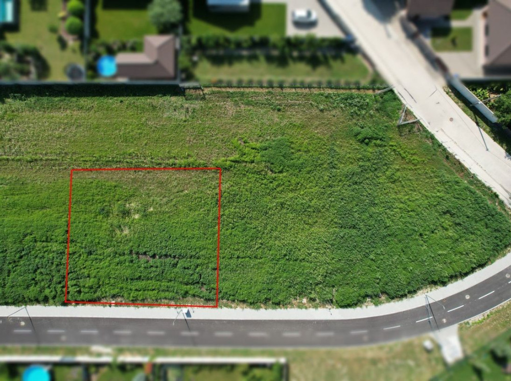 Na predaj stavebný pozemok v najlepšej časti Rovinky,  651m² 