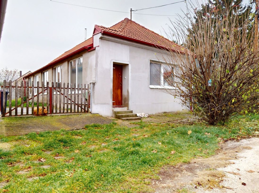 Na predaj pekný 3-izbový rodinný dom v starej časti Rajky