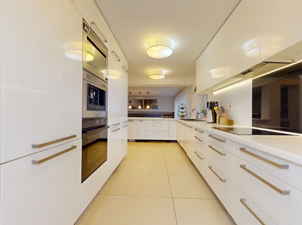 Výnimočný architektonický rodinný dom s bazénom, saunou a absolútnym súkromím v obci Ivanka pri Dunaji - Virtuálna prehliadka