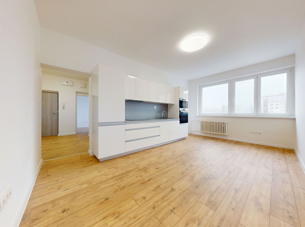 ÚPLNE NOVÁ REKONŠTRUKCIA 3 izb. bytu s balkónom v tehlovom dome na úplnom začiatku Karlovej Vsi, Novackého