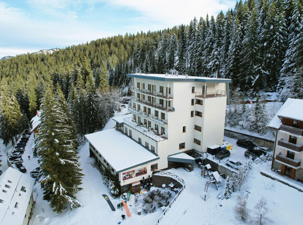 Predaj výnimočného apartmánu s balkónom HNEĎ NA SVAHU v Hoteli FIS Jasná **** 