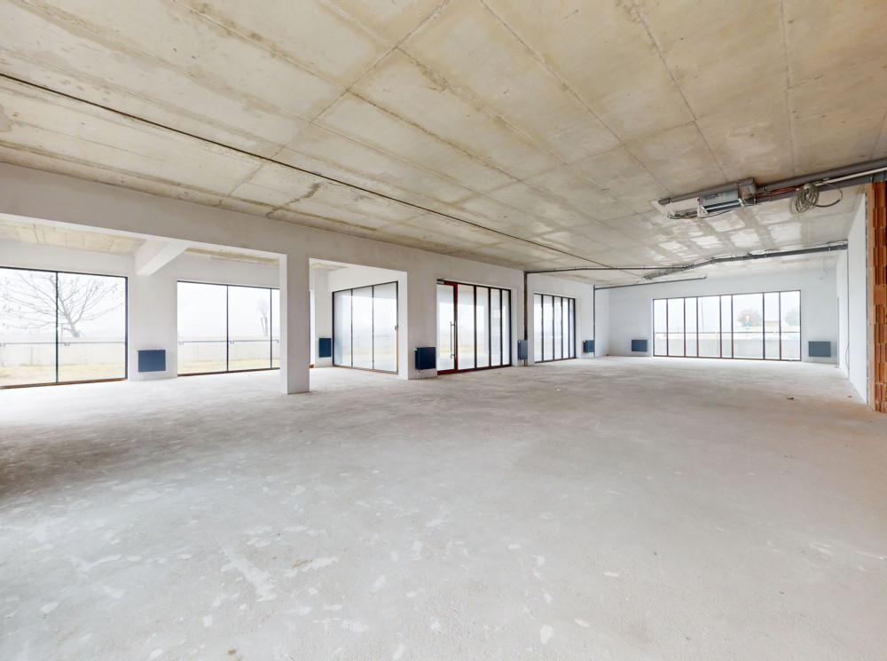 Polyfunkčný/obchodný priestor na rôzne využitie v mestskej časti Jarovce. 