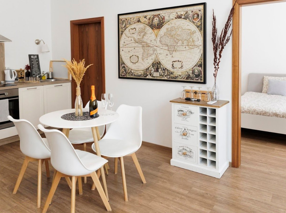 Exkluzívny 2- izb. byt  s výhľadom na hrad- Funkcionalistická architektúra, Gunduličova  ulica Ba, Staré Mesto