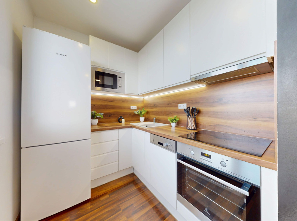 Priestranný 3 izbový byt s balkónom na Rovníkovej ul. v Ružinove s výhľadom do parku.