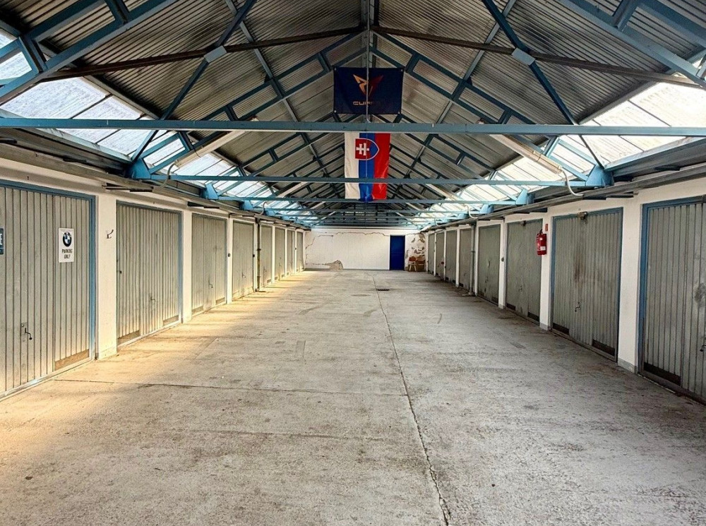 NA PREDAJ: GARÁŽ v garážovom dome – Eisnerova ulica