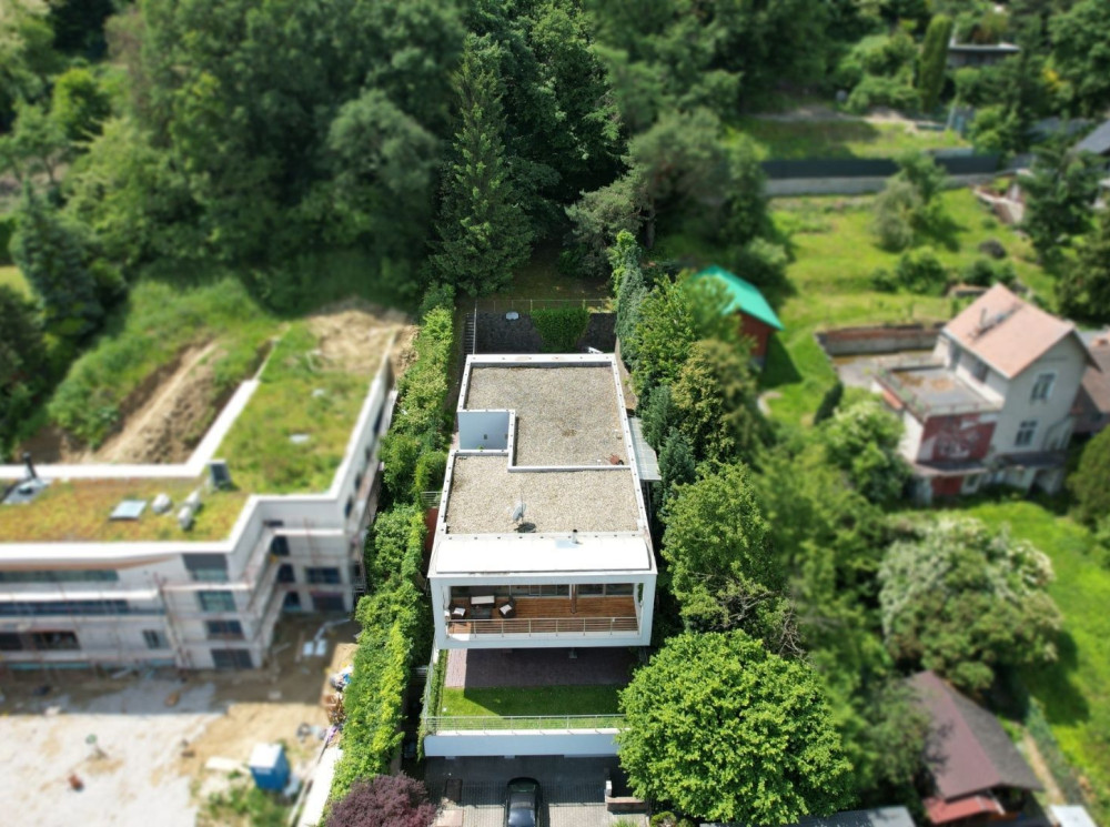 Výnimočný 6 izbový rodinný dom pri lese, Dúbravka