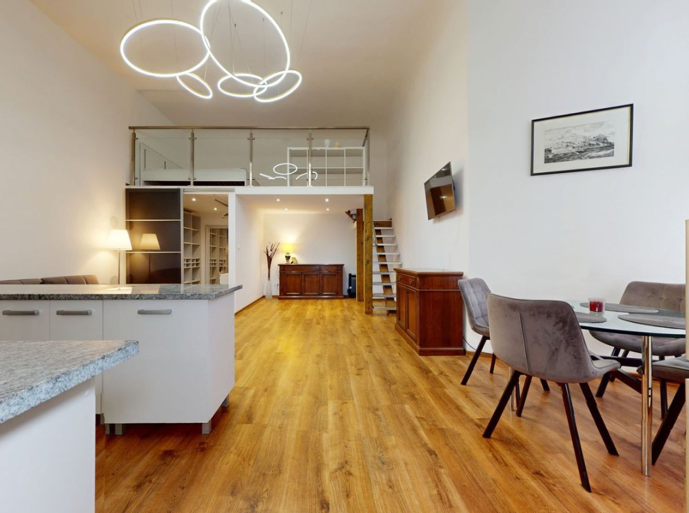 Prenájom veľkometrážneho 1 izbového bytu Hviezdoslavovo nám. Staré Mesto Bratislava aj krátkodobo