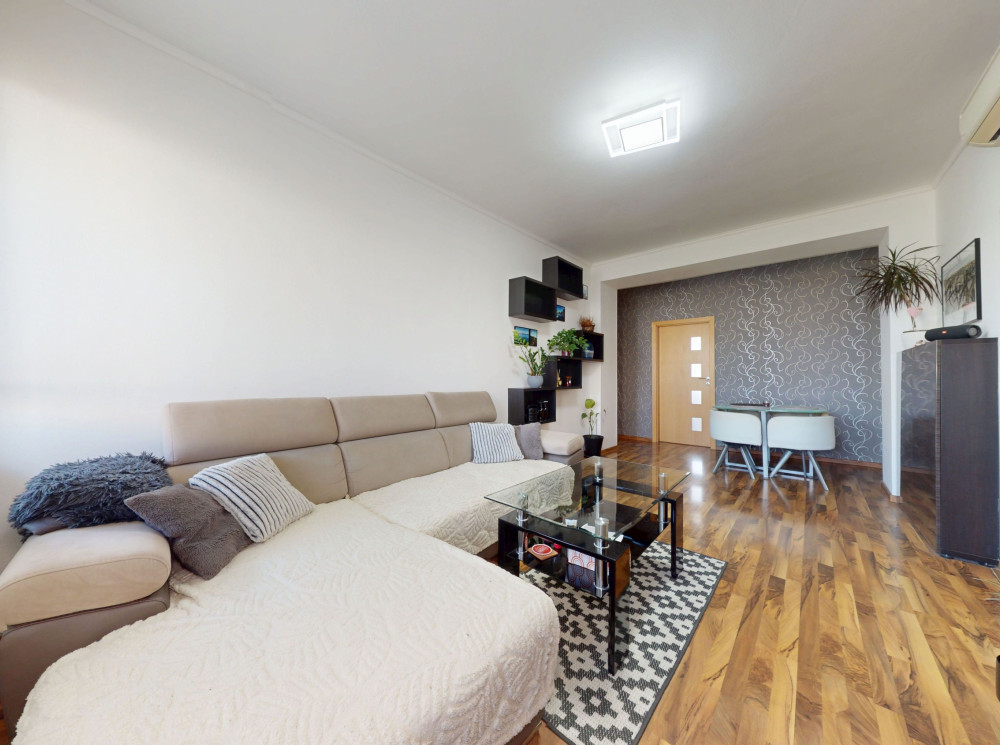 Na predaj slnečný 3-izbový byt s loggiou na ulici Planét – Ružinov