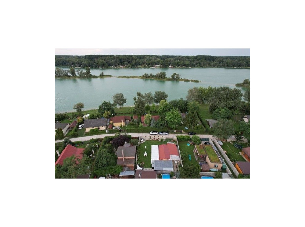 Romantická chata so súpisným číslom pri jazere, ihneď k užívaniu, Vojka