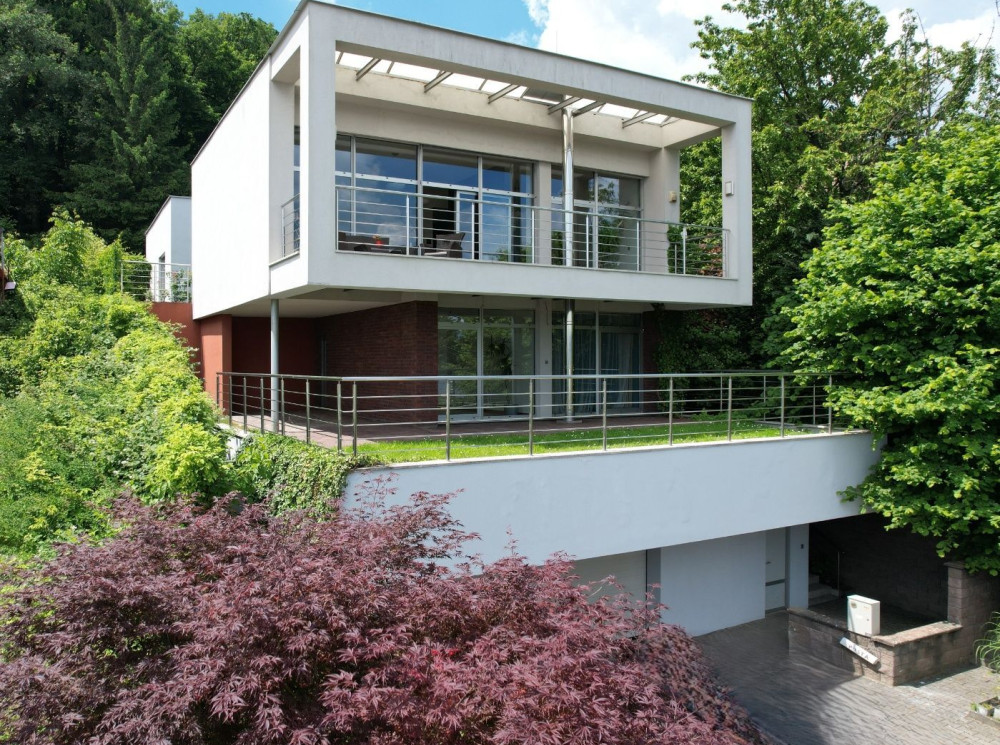 Predaj 6 izbový rodinný dom pri lese, Dúbravka