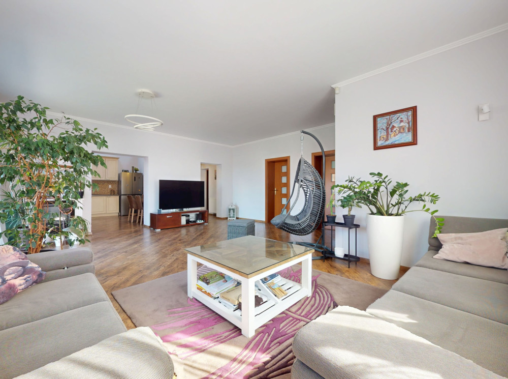 SAMOSTATNÝ RODINNÝ DOM S 8-ÁROVÝM POZEMKOM, JAROVCE