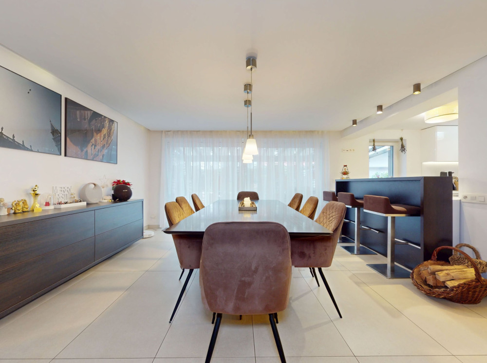 Priestranný rodinný dom s bazénom, saunou a absolútnym súkromím v