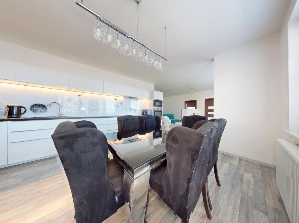 MODERNÝ 4-IZBOVÝ BYT S VEĽKOU TERASOU V NOVOSTAVBE.