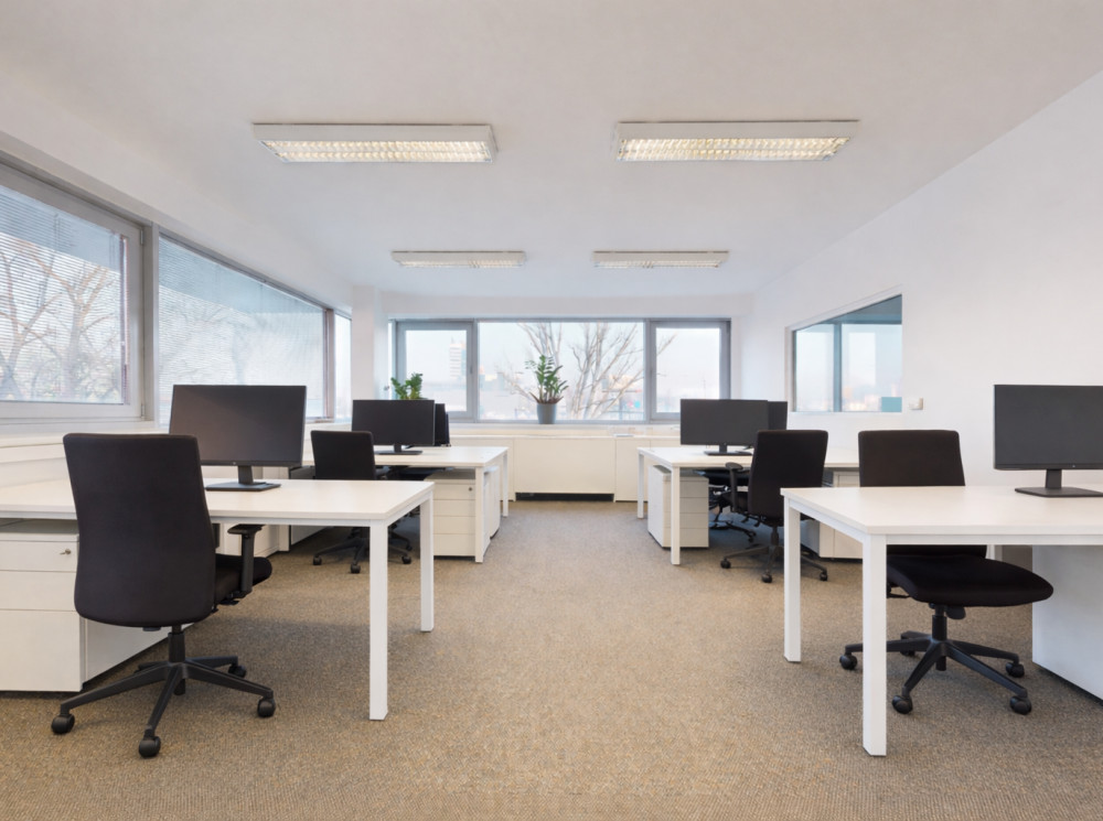 Prenájom kancelárskeho priestoru Mlynské Nivy s bezproblémovým parkovaním! 