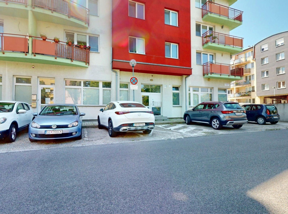 PREDAJ OBCHODNO-ADMINISTRATÍVNEHO PRIESTORU V NOVOSTAVBE, BALTSKÁ UL.