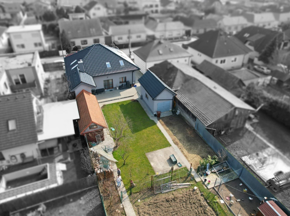 SAMOSTATNÝ RODINNÝ DOM S 8-ÁROVÝM POZEMKOM, JAROVCE