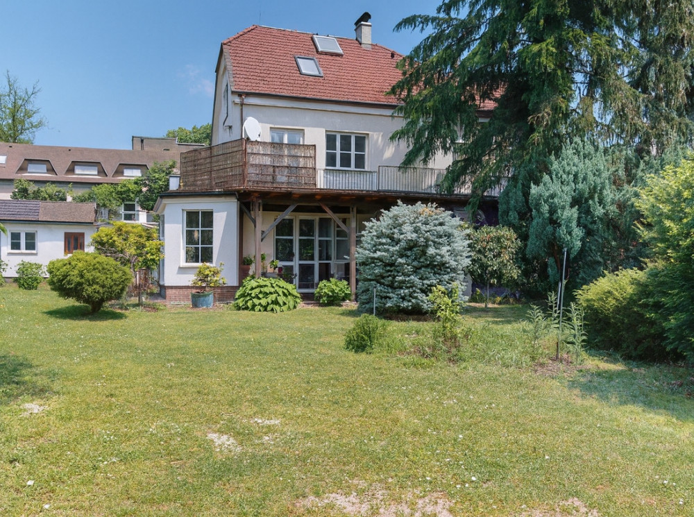Na predaj viacúčelový rodinný dom Mlynská dolina – Patrónka.